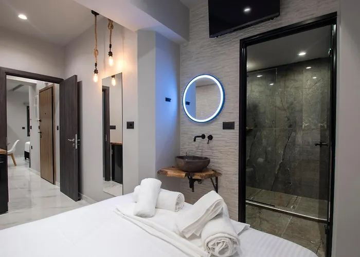 Melina's - Urban Luxury 2-bath With 2 Balconies - Heart Of Chania Appartement