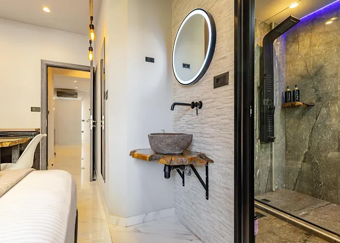 Melina's - Urban Luxury 2-bath With 2 Balconies - Heart Of Chania Appartement