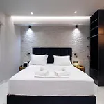 Melina's - Urban Luxury 2-bath With 2 Balconies - Heart Of Chania Apartment
