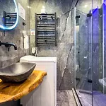 Melina's - Urban Luxury 2-bath With 2 Balconies - Heart Of Chania * 干尼亞