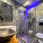 Melina's - Urban Luxury 2-bath With 2 Balconies - Heart Of Chania