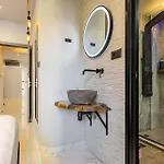 Melina's - Urban Luxury 2-bath With 2 Balconies - Heart Of Chania Apartment