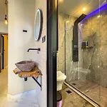 Apartment Melina's - Urban Luxury 2-bath With 2 Balconies - Heart Of Chania *