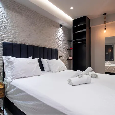 Melina's - Urban Luxury 2br 2bath 2balcony - Heart Of Chania, Private Parking Available 800m Apartment
