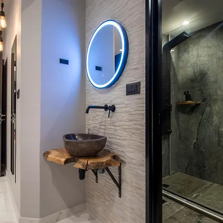 Melina's - Urban Luxury In Chania Center With Two Baths 아파트 하니아