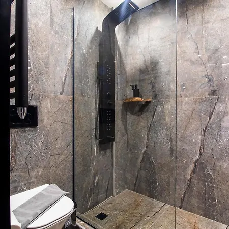 Melina's - Urban Luxury 2br 2bath 2balcony - Heart Of Chania, Private Parking Available 800m Apartment