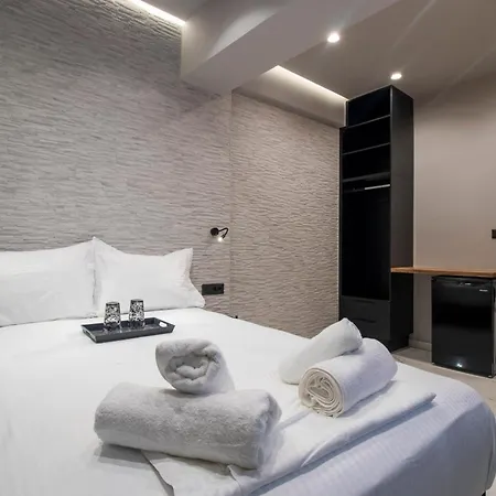 Melina's - Urban Luxury 2br 2bath 2balcony - Heart Of Chania, Private Parking Available 800m *