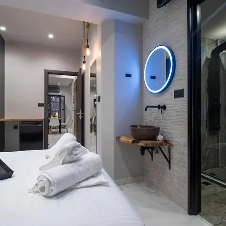 Melina's - Urban Luxury 2br 2bath 2balcony - Heart Of Chania, Private Parking Available 800m * Chania (Crete)