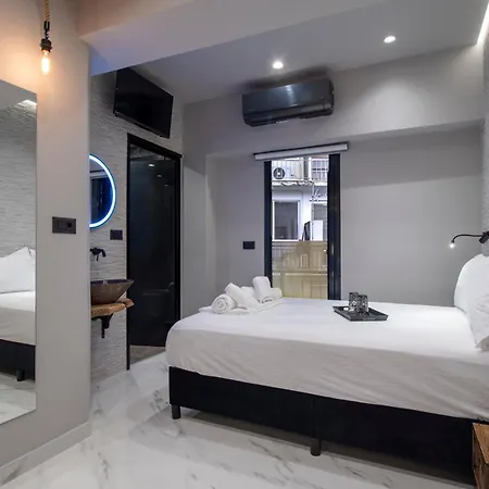Melina's - Urban Luxury 2br 2bath 2balcony - Heart Of Chania, Private Parking Available 800m Apartment