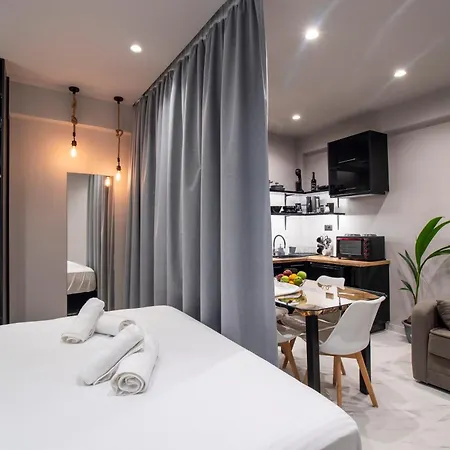 Melina's - Urban Luxury 2br 2bath 2balcony - Heart Of Chania, Private Parking Available 800m Apartment Chania (Crete)