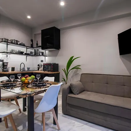 Melina's - Urban Luxury 2br 2bath 2balcony - Heart Of Chania, Private Parking Available 800m Apartment