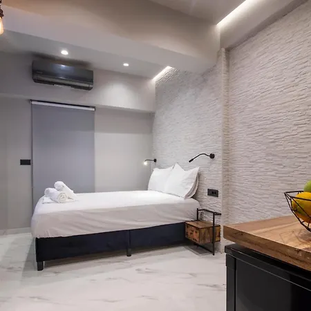 Apartment Melina's - Urban Luxury 2br 2bath 2balcony - Heart Of Chania, Private Parking Available 800m
