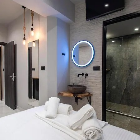 Melina's - Urban Luxury 2br 2bath 2balcony - Heart Of Chania, Private Parking Available 800m Apartment