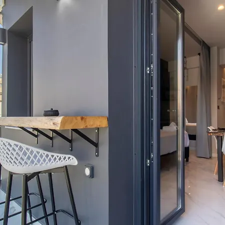 Apartment Melina's - Urban Luxury 2br 2bath 2balcony - Heart Of Chania, Private Parking Available 800m *