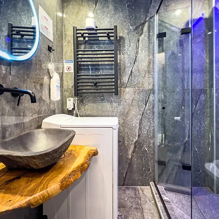 Melina's - Urban Luxury 2br 2bath 2balcony - Heart Of Chania, Private Parking Available 800m * Chania (Crete)
