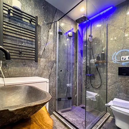 Melina's - Urban Luxury 2br 2bath 2balcony - Heart Of Chania, Private Parking Available 800m