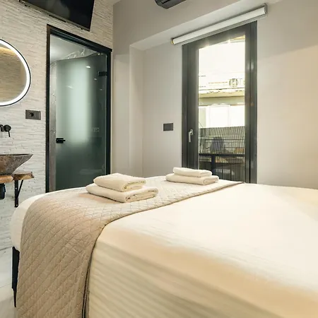 Melina's - Urban Luxury 2br 2bath 2balcony - Heart Of Chania, Private Parking Available 800m