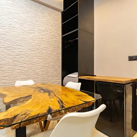 Melina's - Urban Luxury 2br 2bath 2balcony - Heart Of Chania, Private Parking Available 800m Apartment *