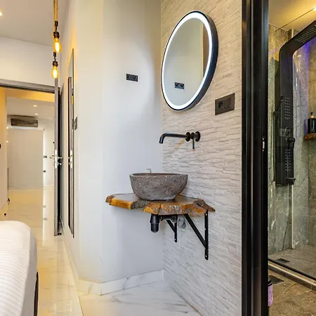 Melina's - Urban Luxury 2br 2bath 2balcony - Heart Of Chania, Private Parking Available 800m Apartment