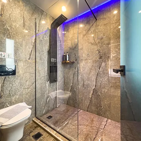 Melina's - Urban Luxury 2br 2bath 2balcony - Heart Of Chania, Private Parking Available 800m Apartment Chania (Crete)