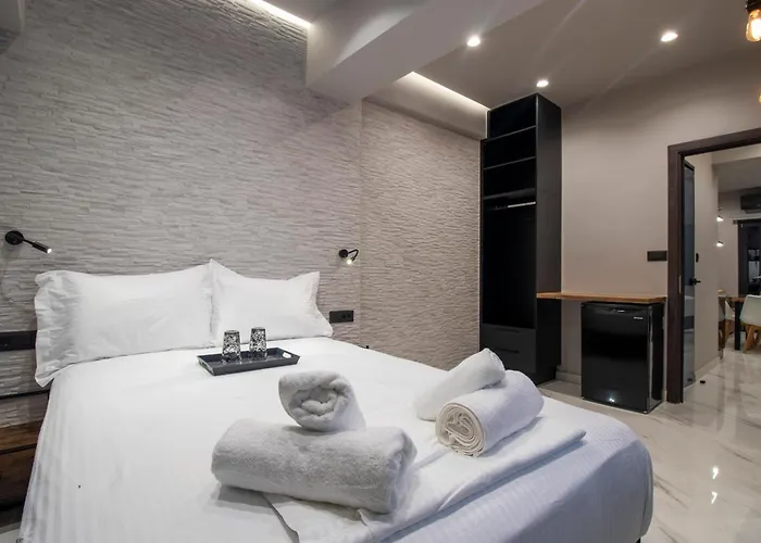 Melina's - Urban Luxury 2-bath With 2 Balconies - Heart Of Chania *