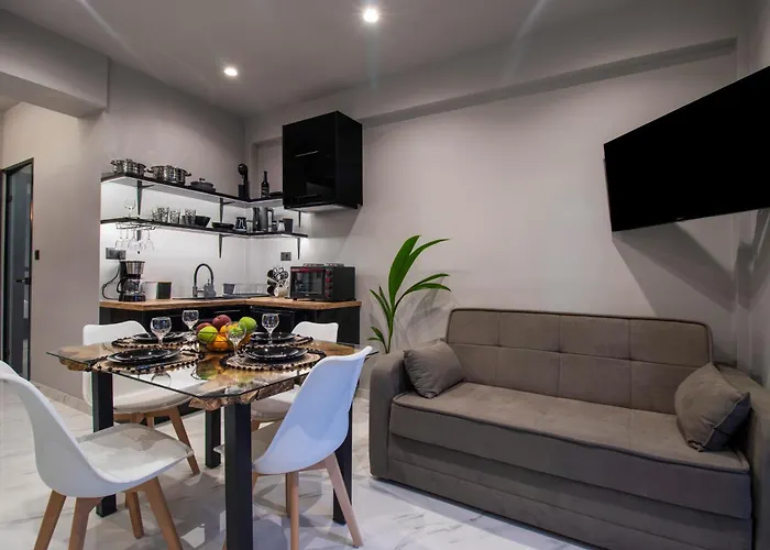 Melina's - Urban Luxury 2-bath With 2 Balconies - Heart Of Chania Apartment