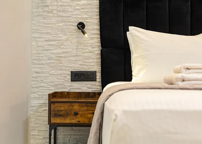 Melina's - Urban Luxury 2-bath With 2 Balconies - Heart Of Chania Apartment